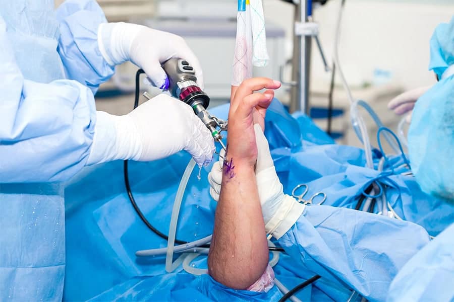 arthroscopie du poignet definition convalescence douleur docteur thomas waitzenegger chirurgien orthopediste main poignet paris