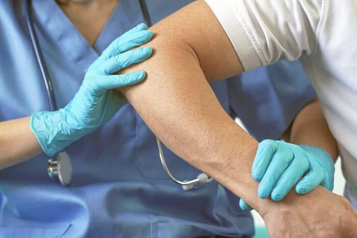 comment soigner compression nerf ulnaire coude specialiste chirurgien epaule dr thomas waitzenegger paris