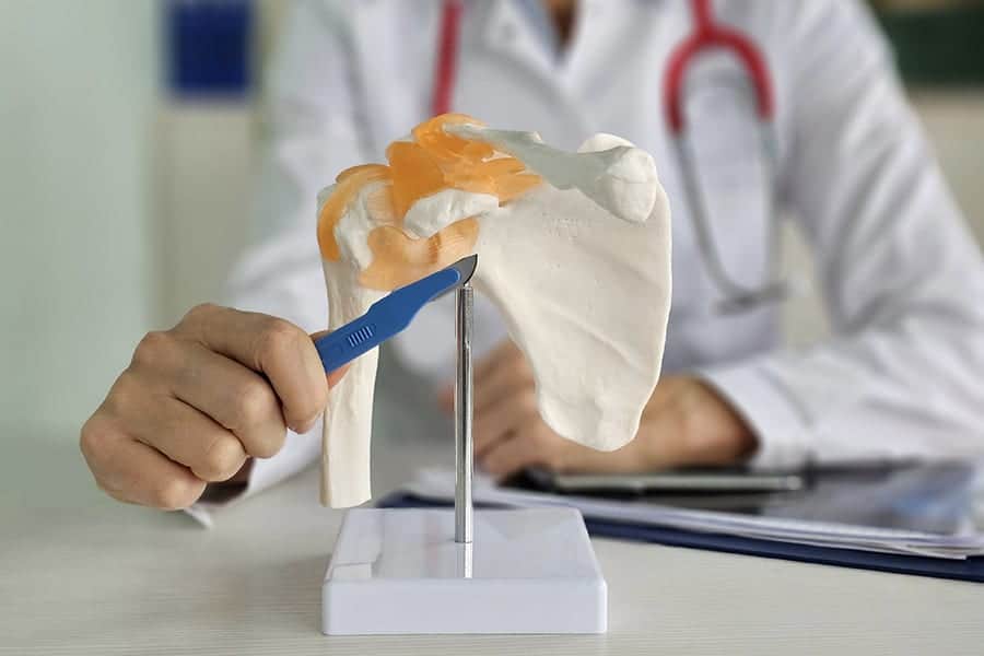 rupture coiffe rotateurs arret travail specialiste chirurgien epaule dr thomas waitzenegger paris